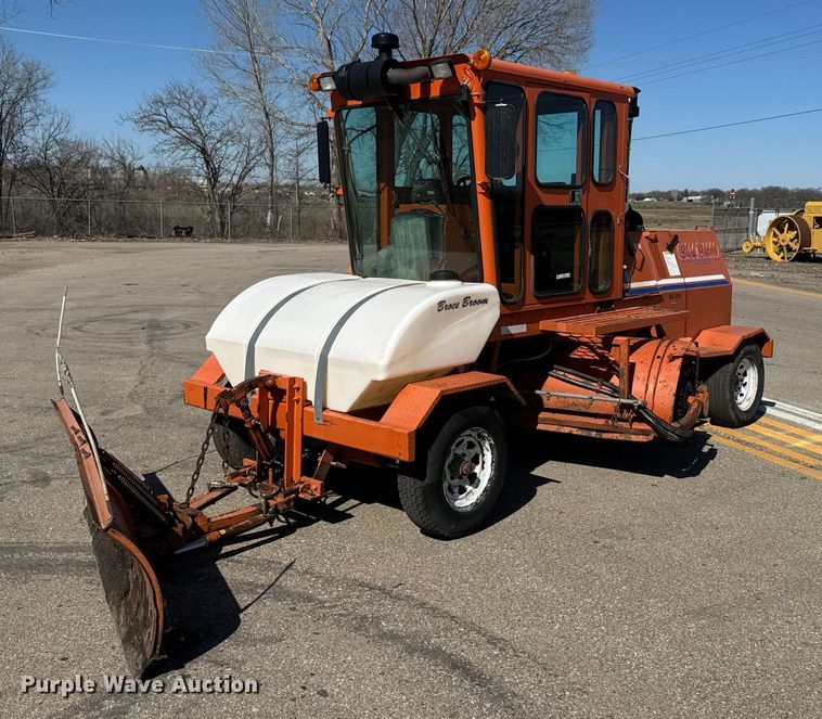 image for item EH5337 2014 Broce KR350 broom