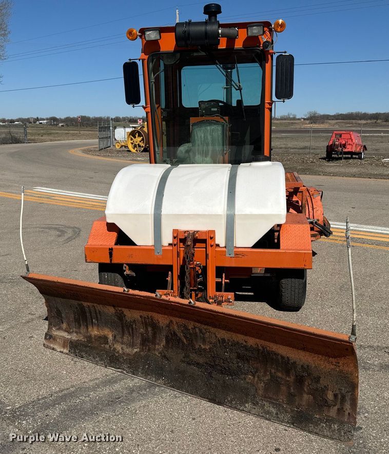 image for item EH5337 2014 Broce KR350 broom