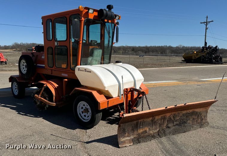 image for item EH5337 2014 Broce KR350 broom