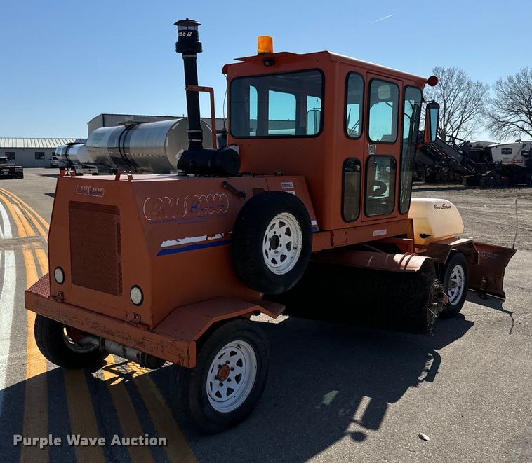 image for item EH5337 2014 Broce KR350 broom