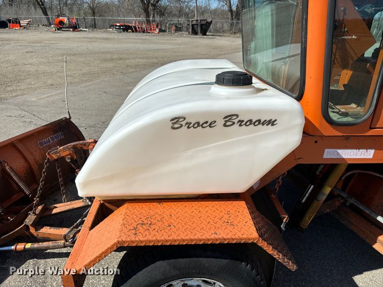 image for item EH5337 2014 Broce KR350 broom