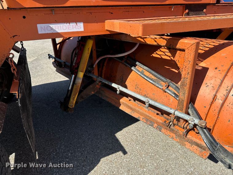 image for item EH5337 2014 Broce KR350 broom