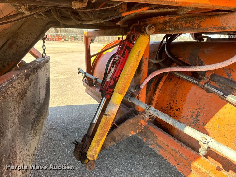 image for item EH5337 2014 Broce KR350 broom