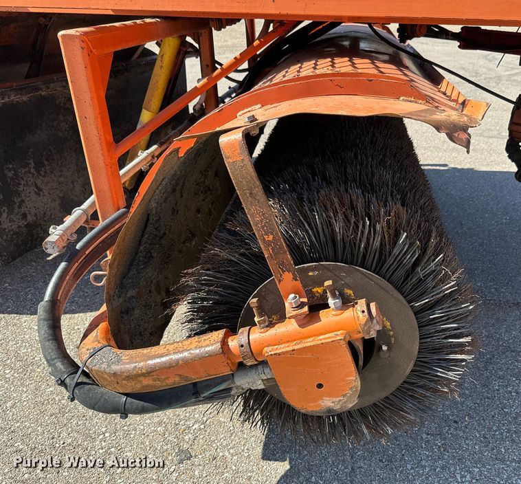 image for item EH5337 2014 Broce KR350 broom