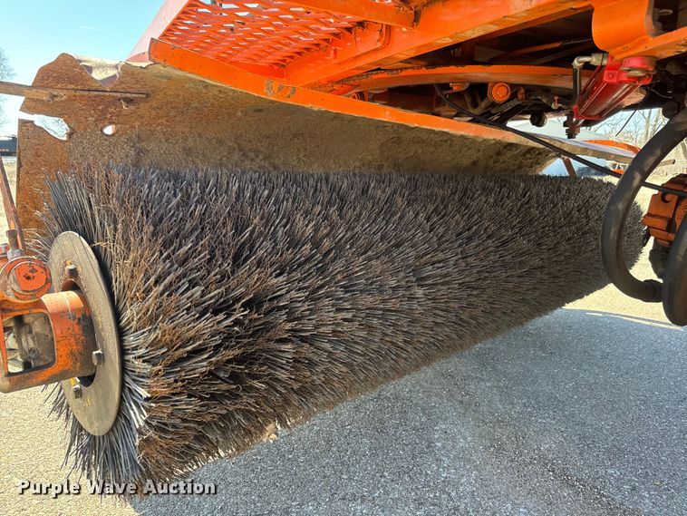 image for item EH5337 2014 Broce KR350 broom