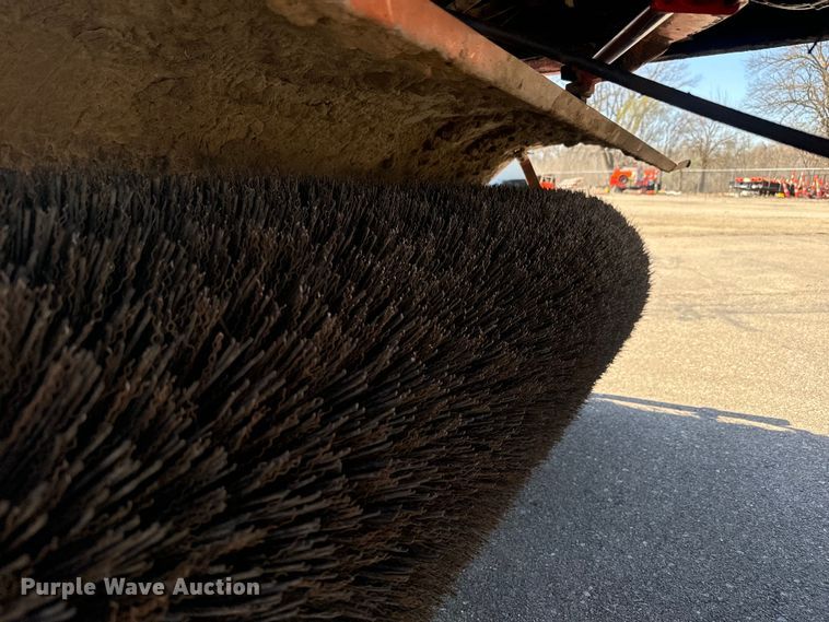 image for item EH5337 2014 Broce KR350 broom