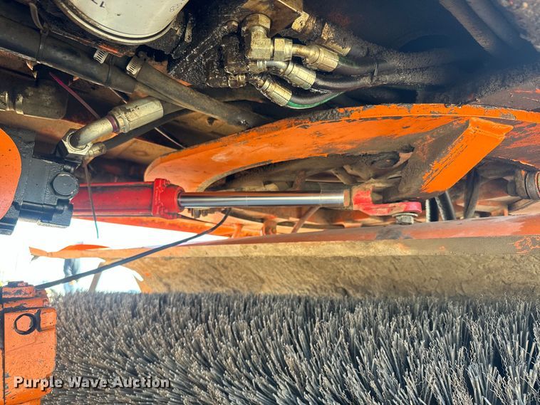 image for item EH5337 2014 Broce KR350 broom