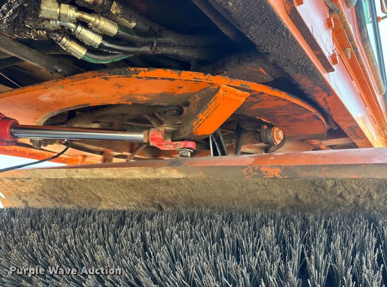 image for item EH5337 2014 Broce KR350 broom