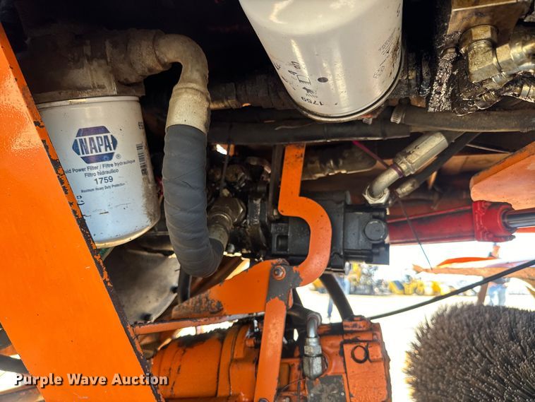 image for item EH5337 2014 Broce KR350 broom