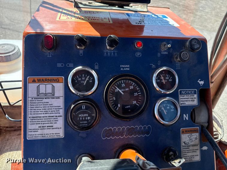 image for item EH5337 2014 Broce KR350 broom