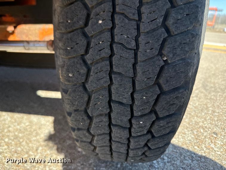 image for item EH5337 2014 Broce KR350 broom