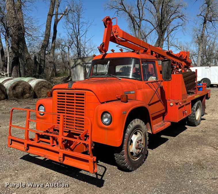 image for item EH5340 1973 International  Loadstar 1600 drilling rig truck