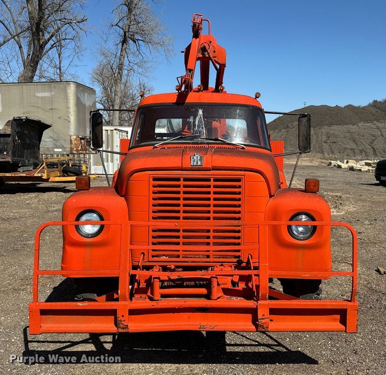 image for item EH5340 1973 International  Loadstar 1600 drilling rig truck