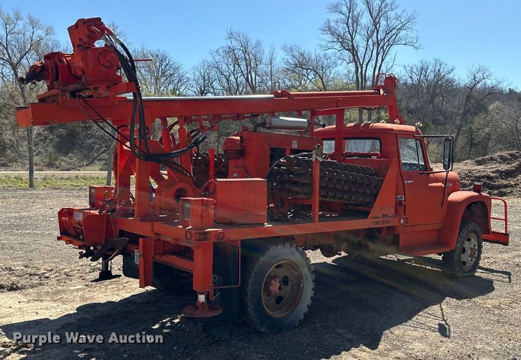 image for item EH5340 1973 International  Loadstar 1600 drilling rig truck