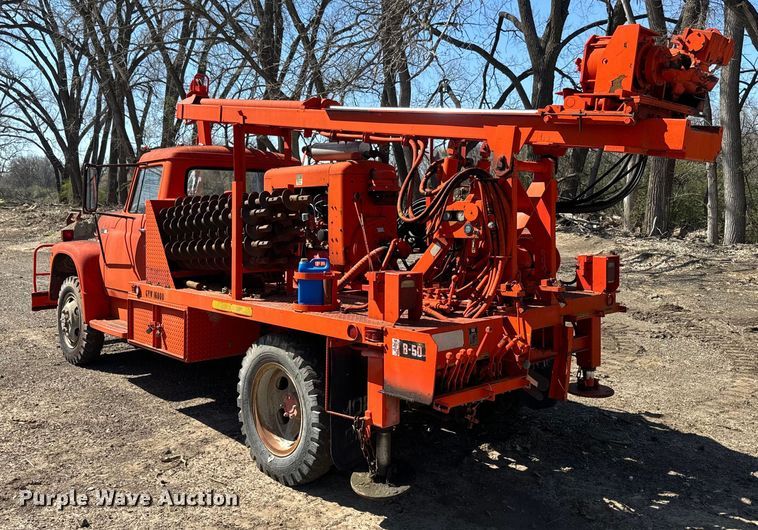 image for item EH5340 1973 International  Loadstar 1600 drilling rig truck