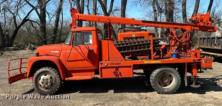 image for item EH5340 1973 International  Loadstar 1600 drilling rig truck