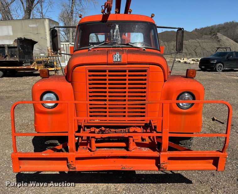 image for item EH5340 1973 International  Loadstar 1600 drilling rig truck