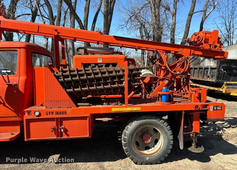 image for item EH5340 1973 International  Loadstar 1600 drilling rig truck