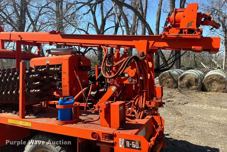 image for item EH5340 1973 International  Loadstar 1600 drilling rig truck