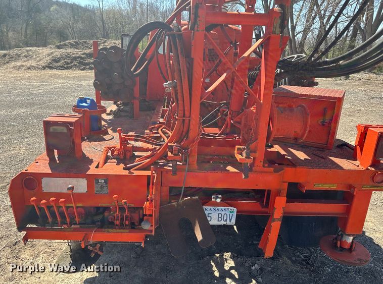 image for item EH5340 1973 International  Loadstar 1600 drilling rig truck