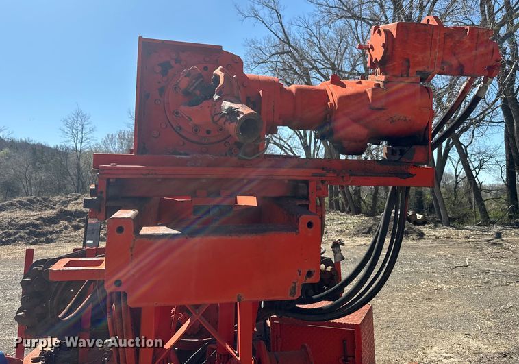 image for item EH5340 1973 International  Loadstar 1600 drilling rig truck