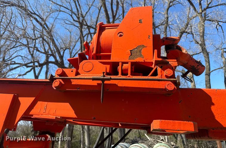 image for item EH5340 1973 International  Loadstar 1600 drilling rig truck