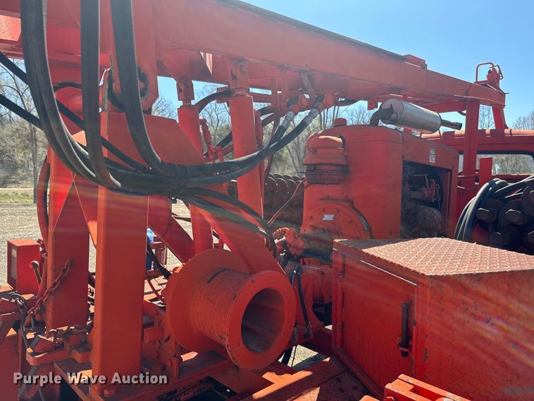 image for item EH5340 1973 International  Loadstar 1600 drilling rig truck
