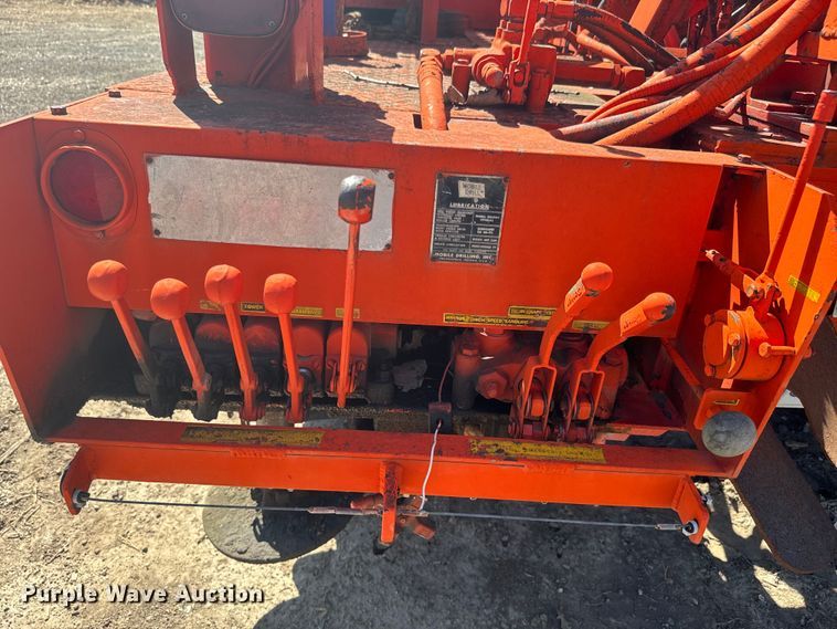 image for item EH5340 1973 International  Loadstar 1600 drilling rig truck