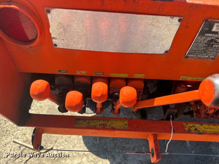 image for item EH5340 1973 International  Loadstar 1600 drilling rig truck