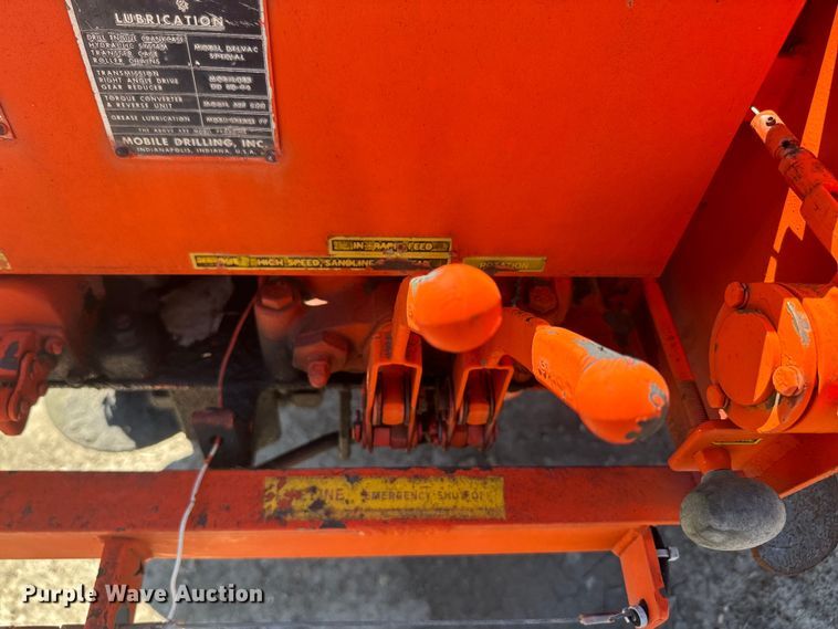 image for item EH5340 1973 International  Loadstar 1600 drilling rig truck