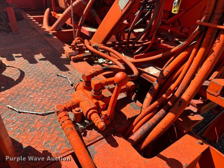 image for item EH5340 1973 International  Loadstar 1600 drilling rig truck