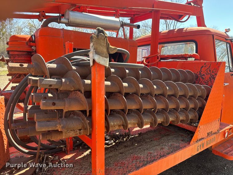 image for item EH5340 1973 International  Loadstar 1600 drilling rig truck