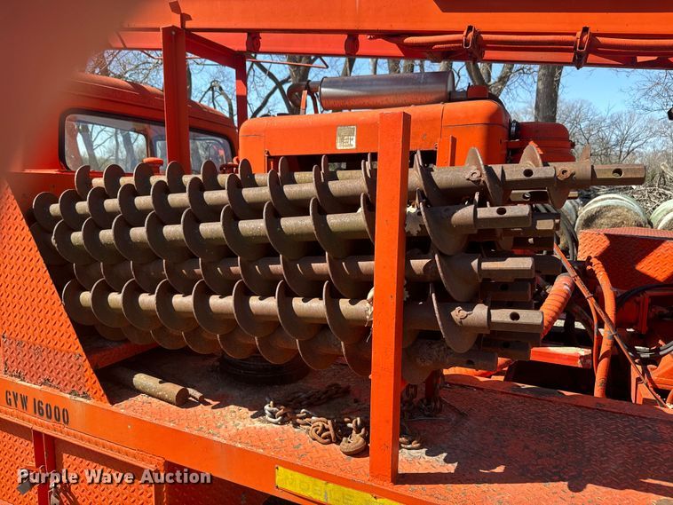 image for item EH5340 1973 International  Loadstar 1600 drilling rig truck