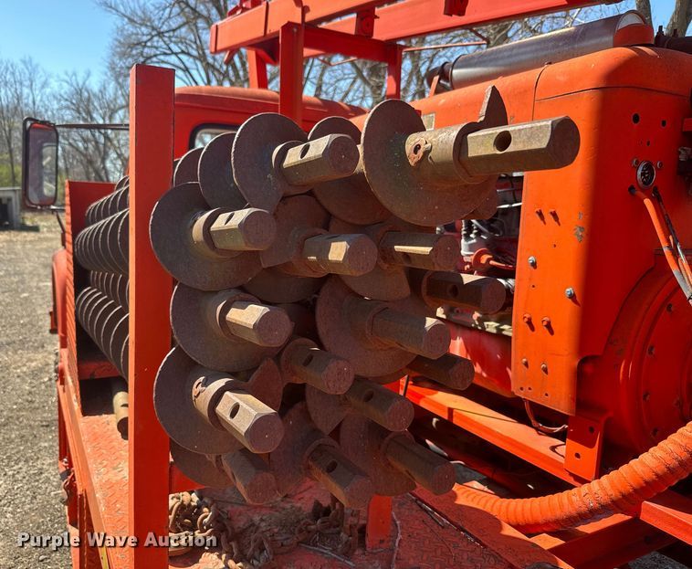 image for item EH5340 1973 International  Loadstar 1600 drilling rig truck