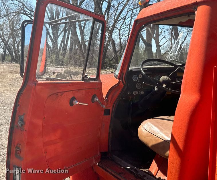 image for item EH5340 1973 International  Loadstar 1600 drilling rig truck