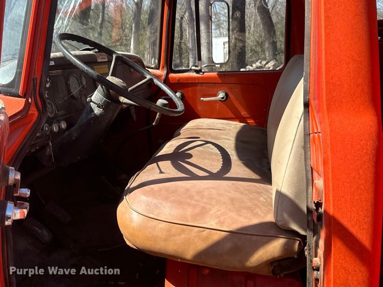 image for item EH5340 1973 International  Loadstar 1600 drilling rig truck