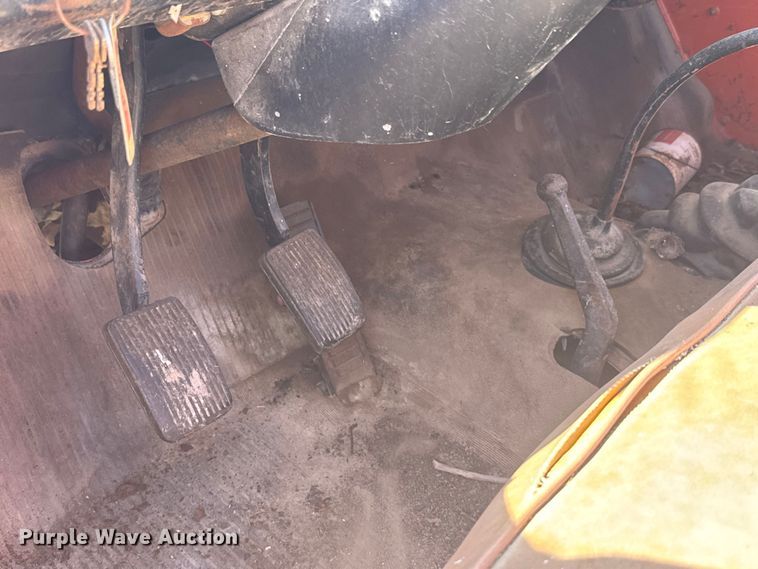 image for item EH5340 1973 International  Loadstar 1600 drilling rig truck