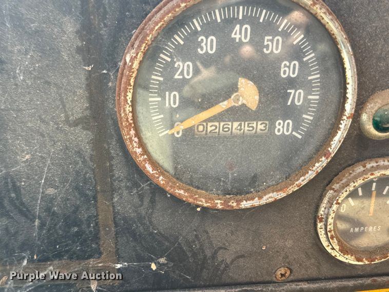 image for item EH5340 1973 International  Loadstar 1600 drilling rig truck