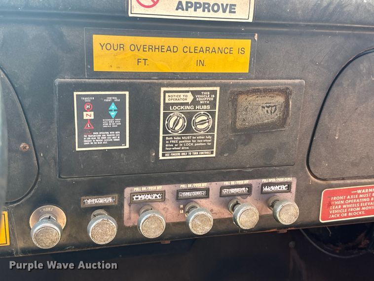 image for item EH5340 1973 International  Loadstar 1600 drilling rig truck