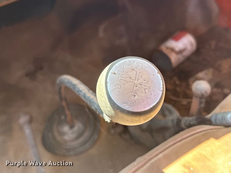 image for item EH5340 1973 International  Loadstar 1600 drilling rig truck