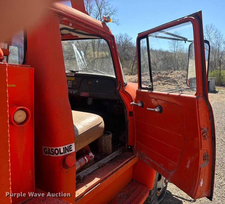 image for item EH5340 1973 International  Loadstar 1600 drilling rig truck