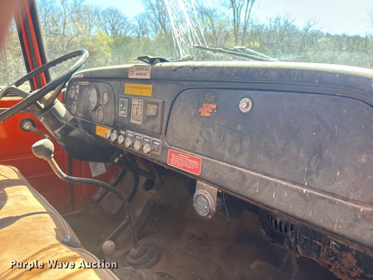 image for item EH5340 1973 International  Loadstar 1600 drilling rig truck