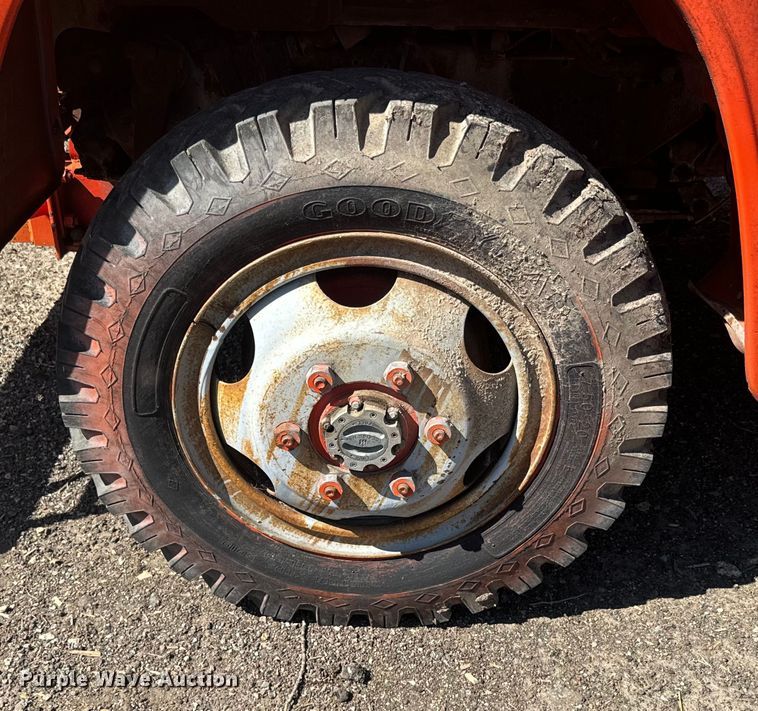 image for item EH5340 1973 International  Loadstar 1600 drilling rig truck