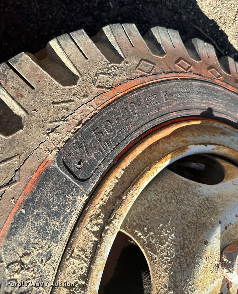 image for item EH5340 1973 International  Loadstar 1600 drilling rig truck