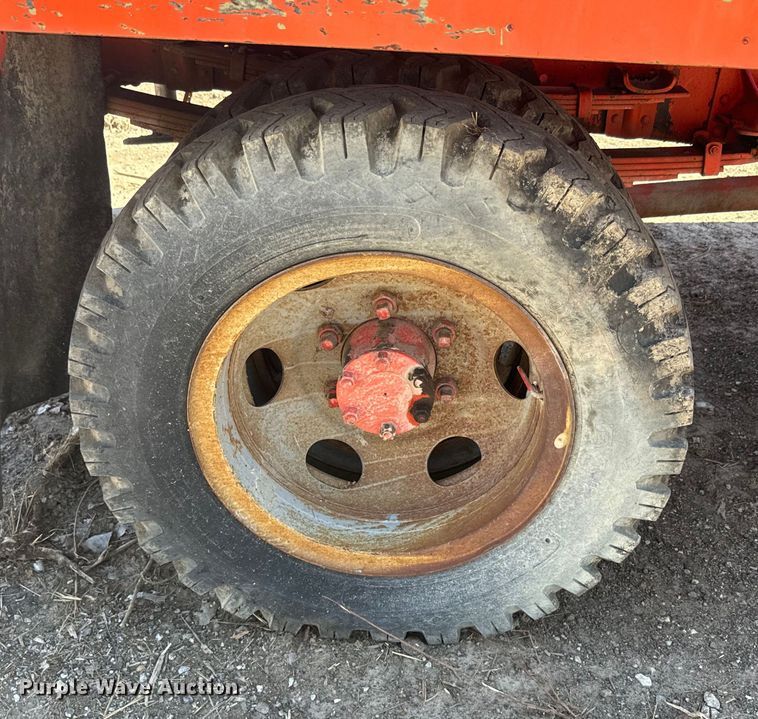 image for item EH5340 1973 International  Loadstar 1600 drilling rig truck