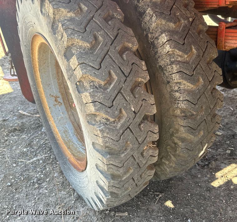 image for item EH5340 1973 International  Loadstar 1600 drilling rig truck