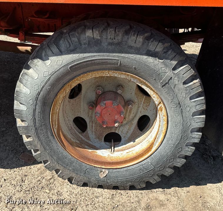 image for item EH5340 1973 International  Loadstar 1600 drilling rig truck