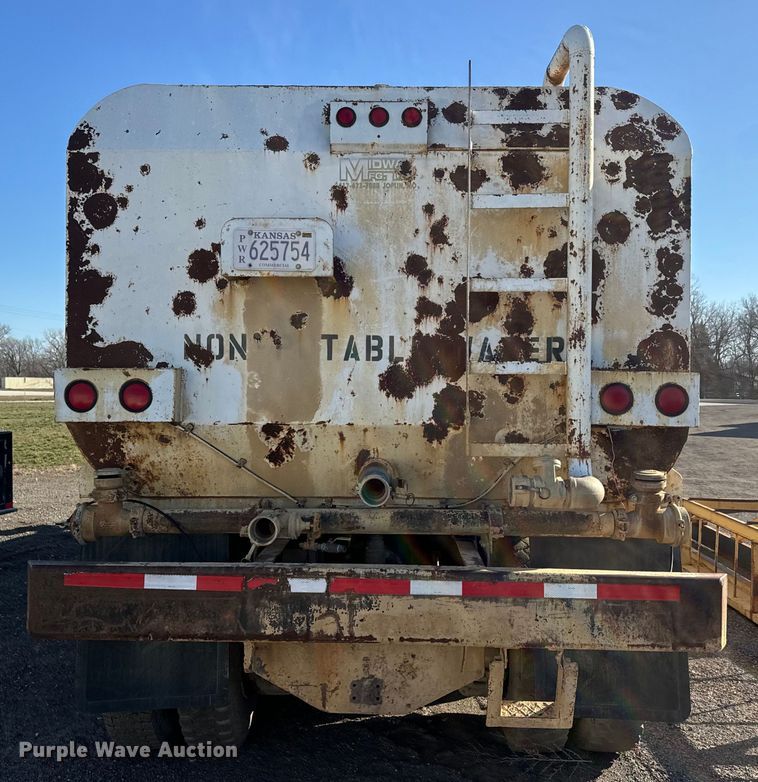 image for item EH5353 1980 Mack water truck