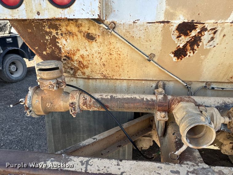 image for item EH5353 1980 Mack water truck