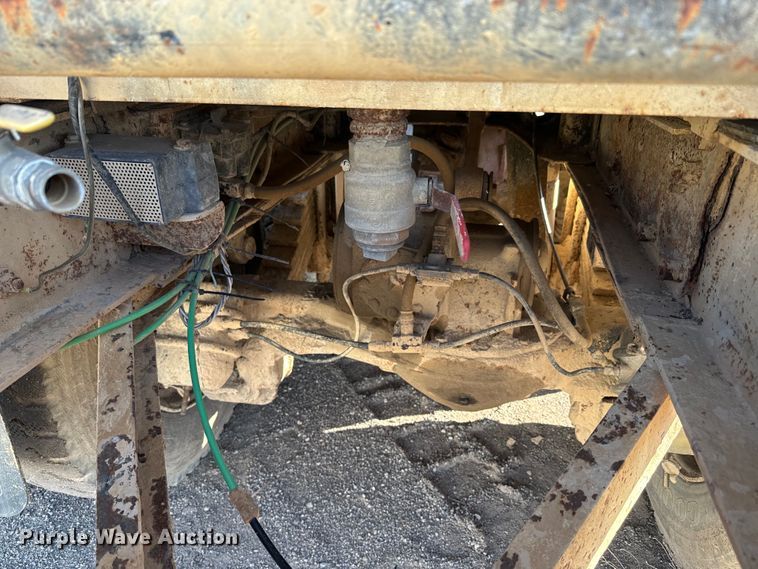 image for item EH5353 1980 Mack water truck